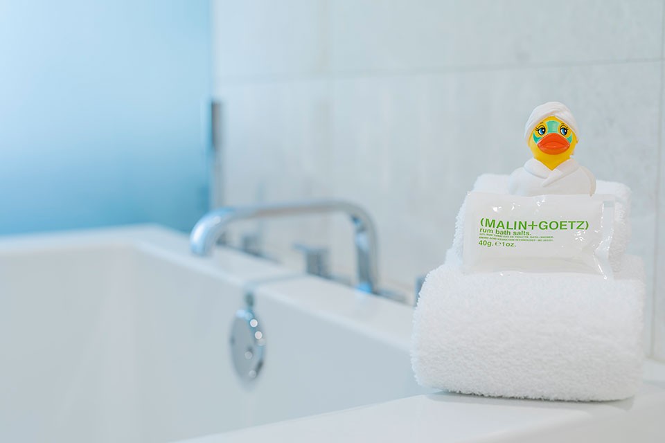 Classic King Room tub with rubber duck and amenities