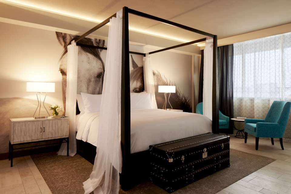 Archer Hotel Austin Archer King Suite — bedroom